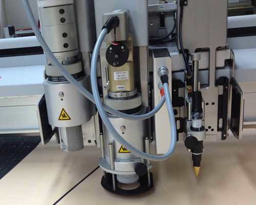 CNC Cutter und digitale Kissen Herstellung